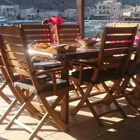 Perimenis Seaside House *