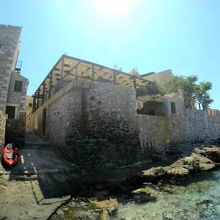 Perimenis Seaside House * Yerolimin