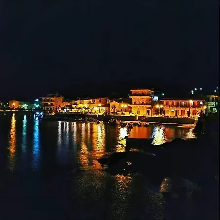 Perimenis Seaside House *