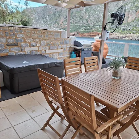 Perimenis Seaside House * Γερολιμένας