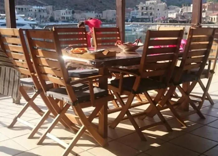 Perimenis Seaside House *