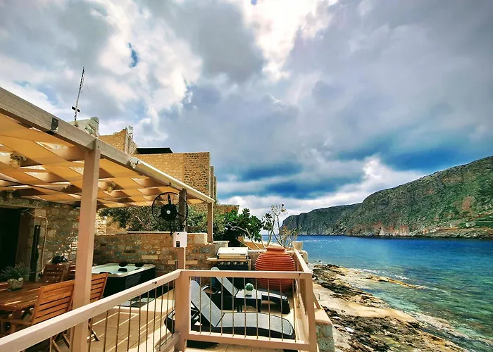 Perimenis Seaside House *