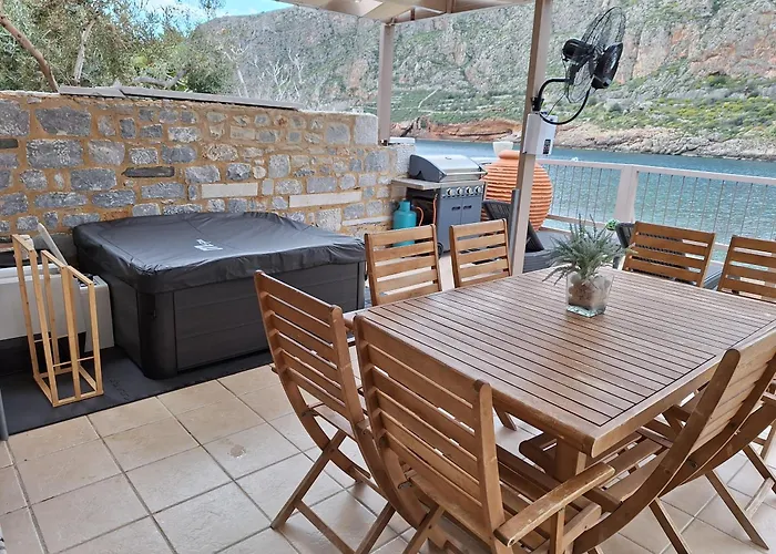 Perimenis Seaside House * Yerolimin